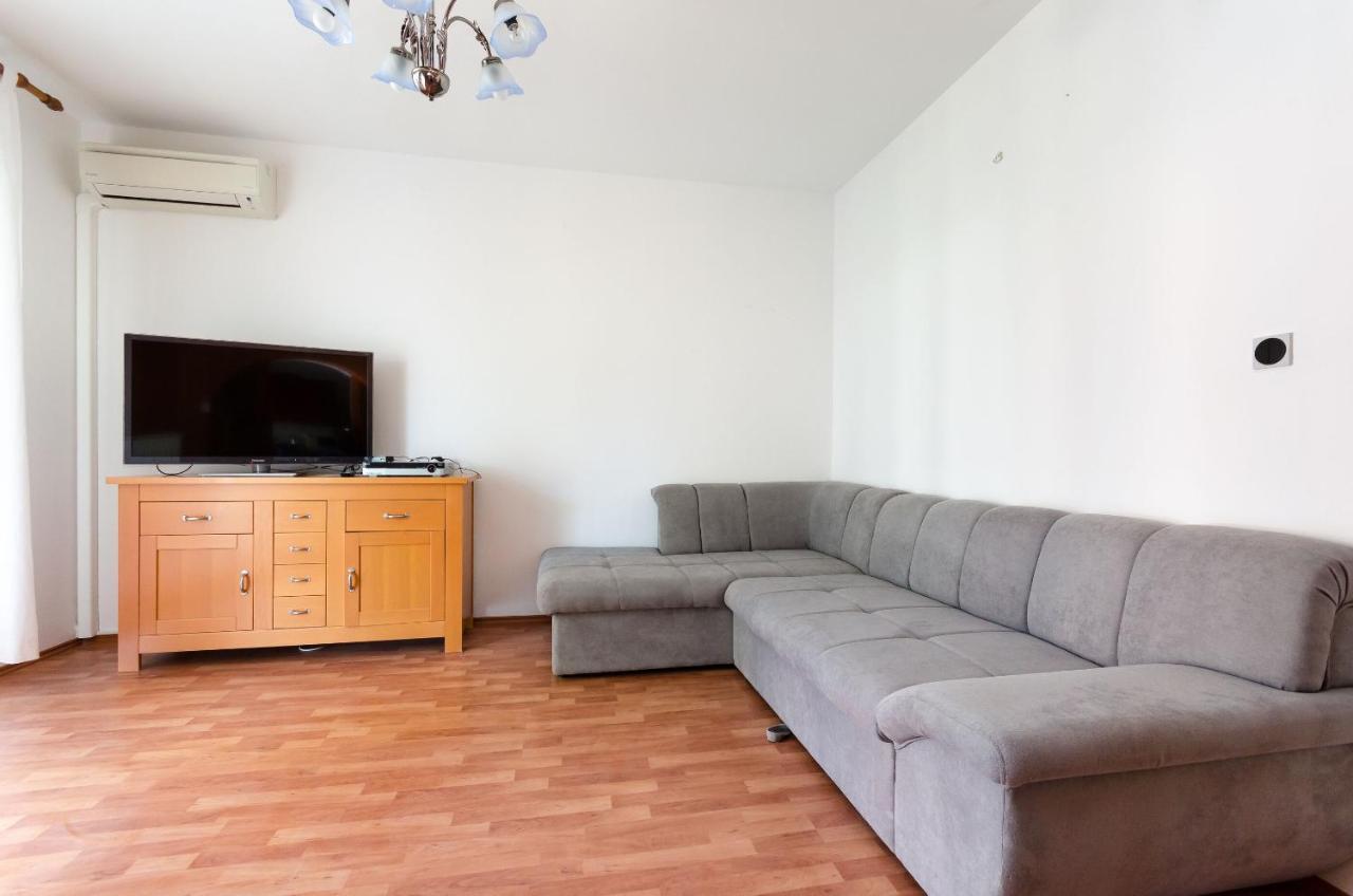 Apartments Slavica R Banjol Exterior foto